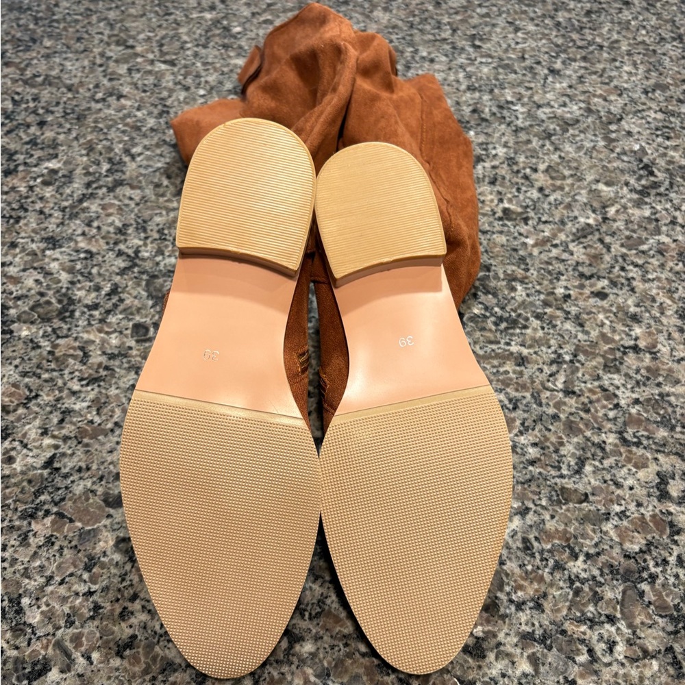 Elegant Brown Suede Heeled Boots - Picture 3 of 4